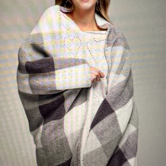 Ruggine Sherpa Blanket - Picture 3 of 4